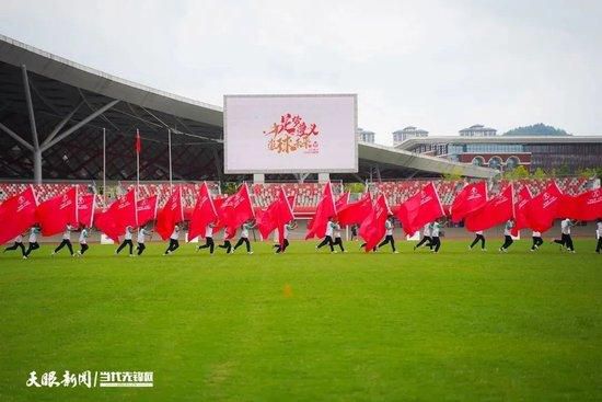 同时，片方还发布了一款团圆版海报